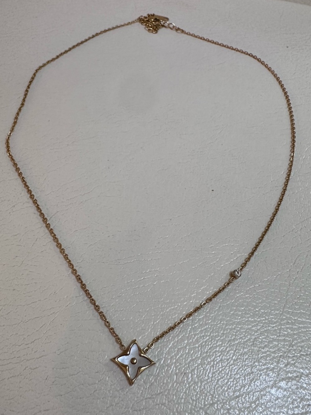 Gold Pendant Necklace with Pearl Inlay